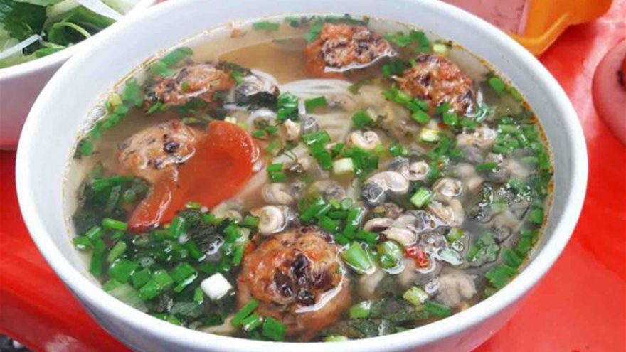 Northern snail noodle soup